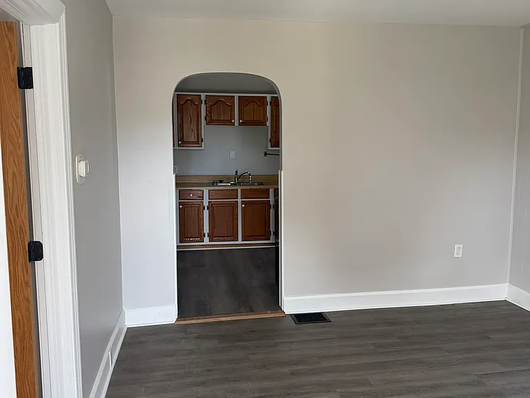 422 Wellington Ave — Photo 5