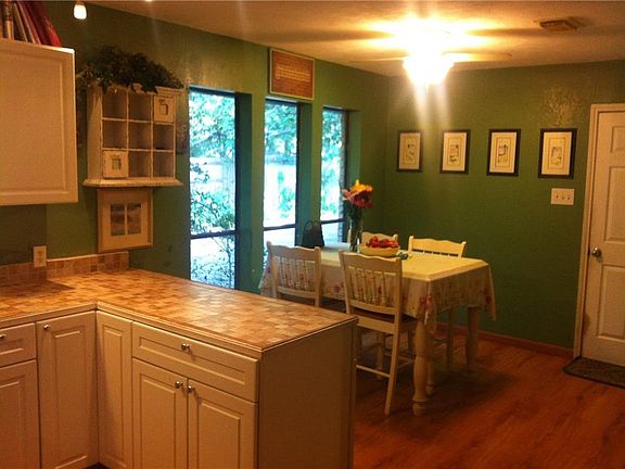 3rd image of 1208 Garden Ln