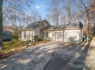 939 Autumnwood Ln, Charlotte, NC 28213