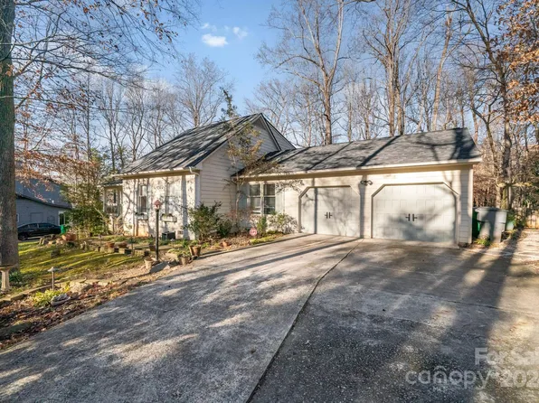 939 Autumnwood Ln, Charlotte, NC 28213