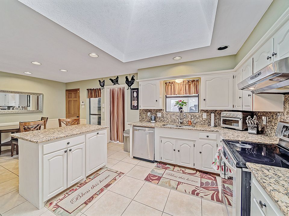 1st image of 4640 Versailles Ln