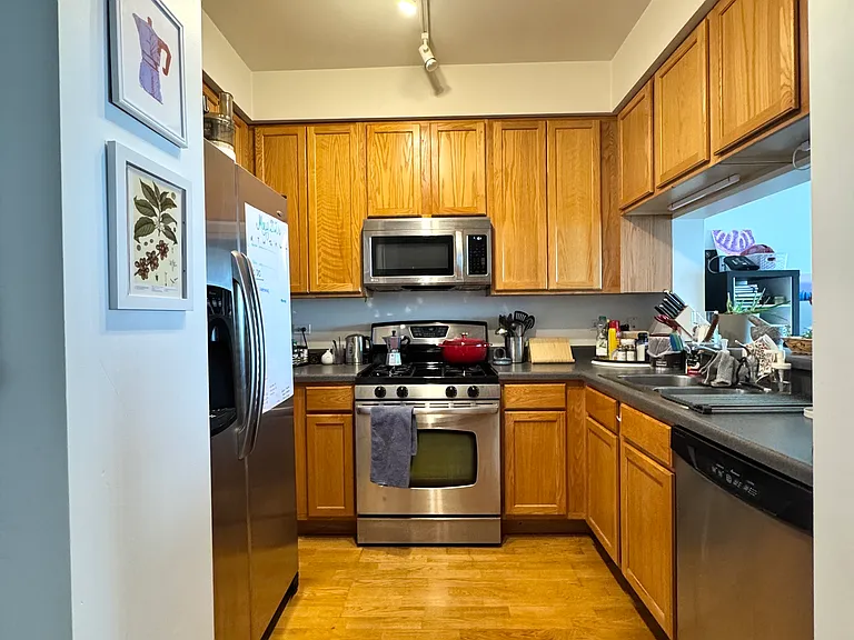 100 N Hermitage Ave #702 — Photo 2