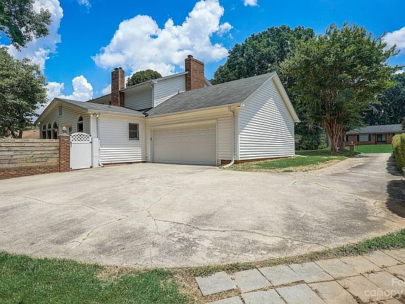 2nd image of 6533 Pencade Ln