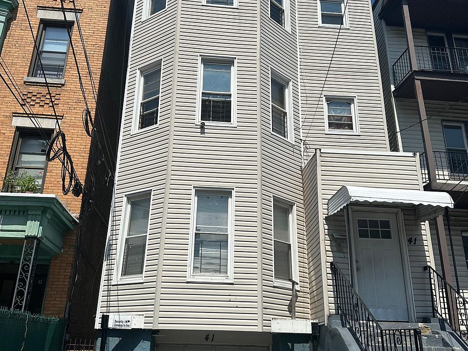1st image of 41 Victor St Floor 3