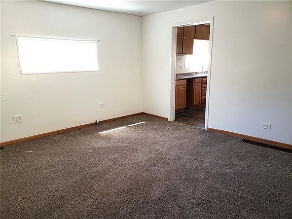 4th image of 46 Pine St