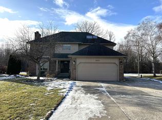 28272 Kingsberry St, Chesterfield, MI 48047