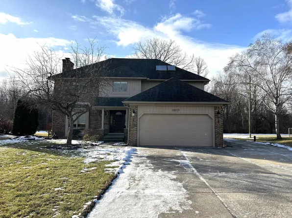 28272 Kingsberry St, Chesterfield, MI 48047