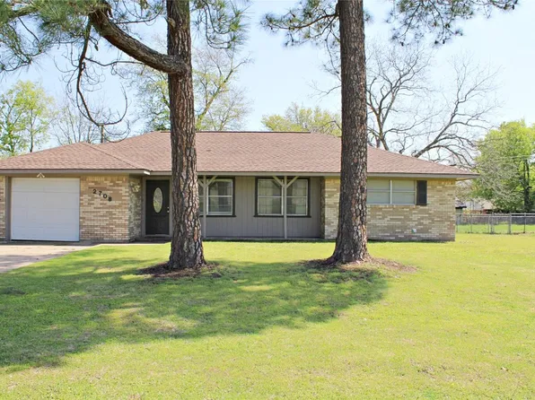 2708 Monroe St, Commerce, TX 75428