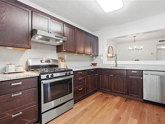 5th image of 2901 Lenox Rd NE #610