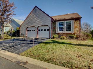 10 Patrick Henry Ct, Monroe Township, NJ 08831
