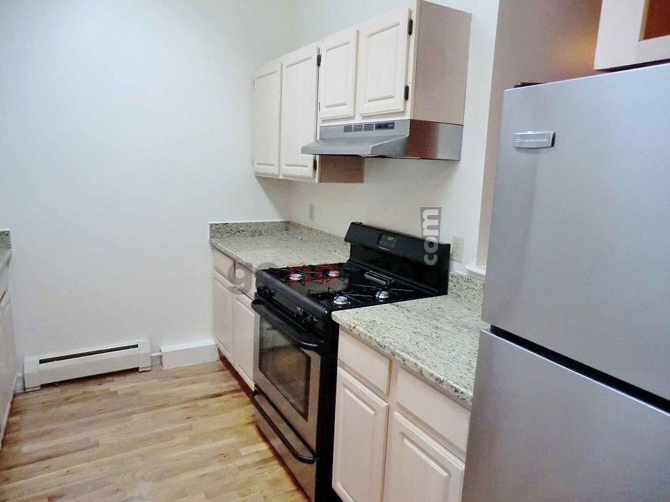 2nd image of 30 Bradhurst Ave APT 2D