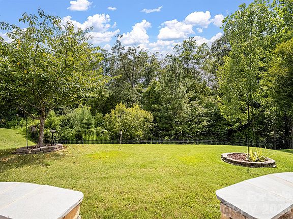 4th image of 8077 Crater Lake Dr
