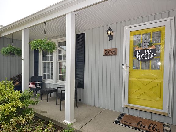 3rd image of 205 High Point Cir