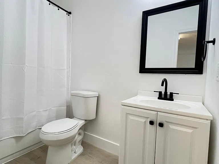 720 NW 61st St #10 — Photo 3