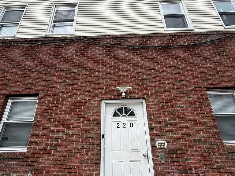 220 3rd St #3 — Photo 9