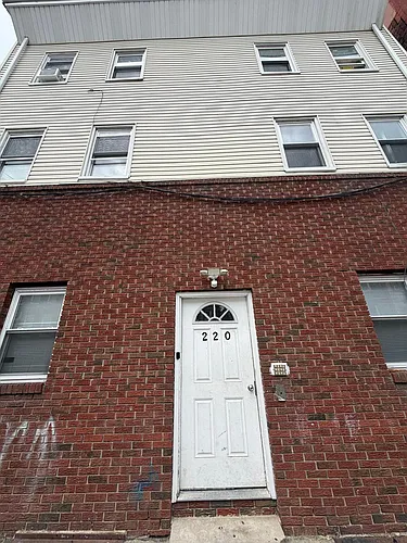 220 3rd St Photo 1