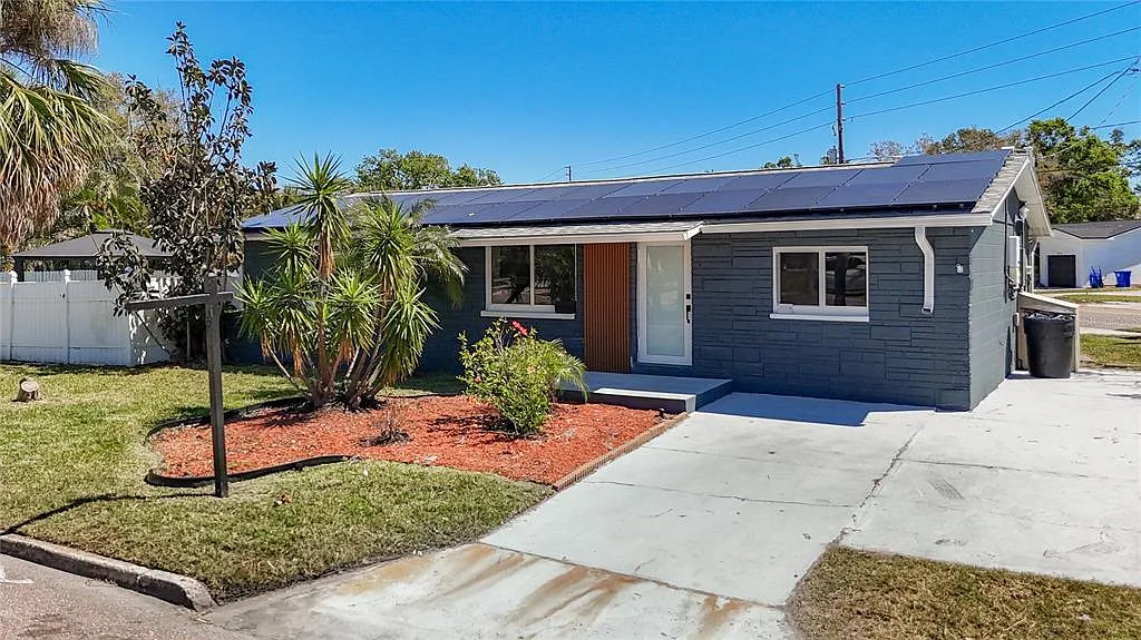 3 bed, 2.0 bath, 1275 sqft, $3,100 — Photo 2
