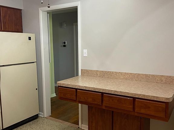 3rd image of 939 N Oakwood Ave