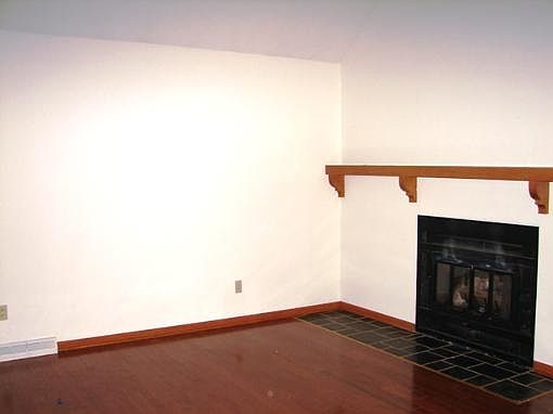 4th image of 701 Acorn Dr