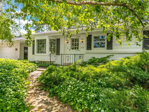 1713 West Donges Bay ROAD, Mequon, WI 53092