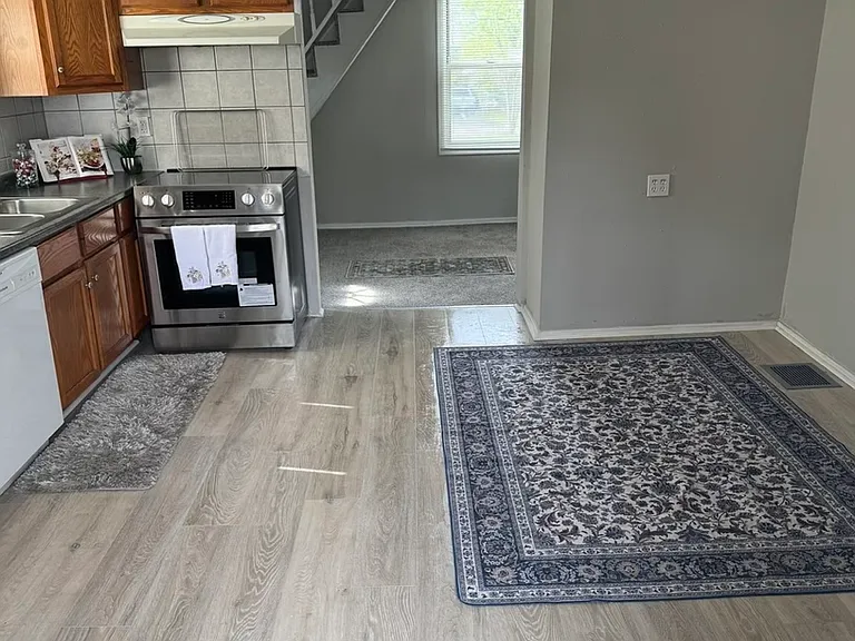 762 Dallas Dr — Photo 3
