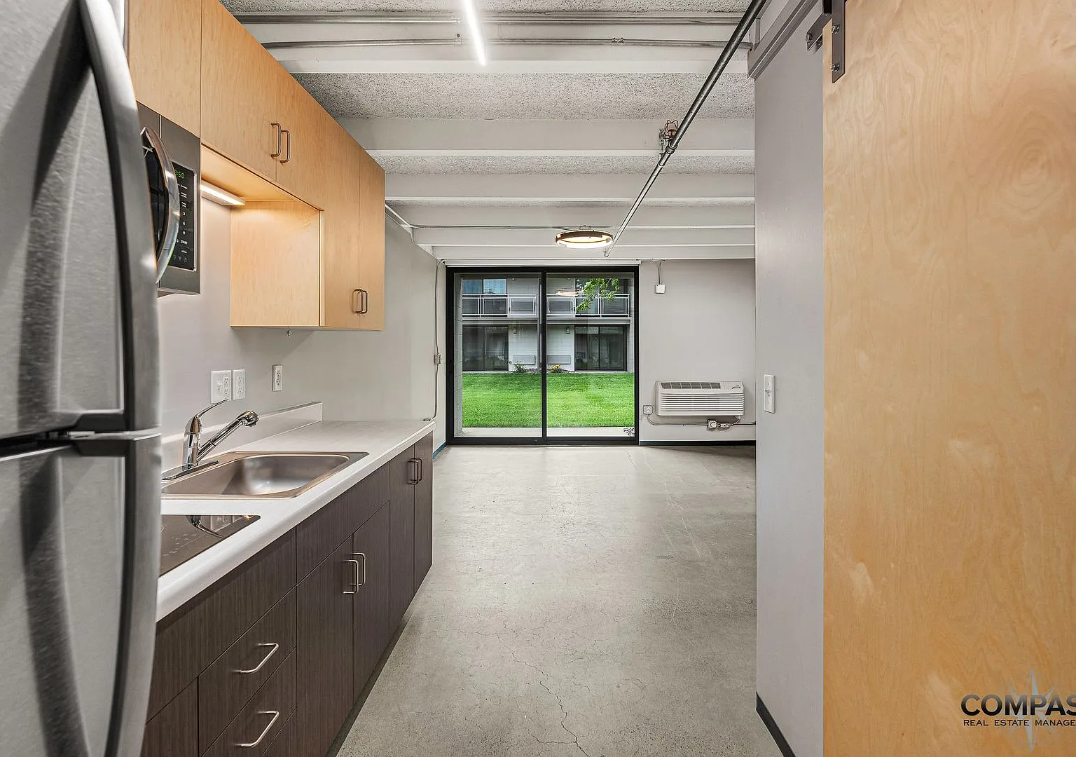 The Howard Apartments — Photo 1