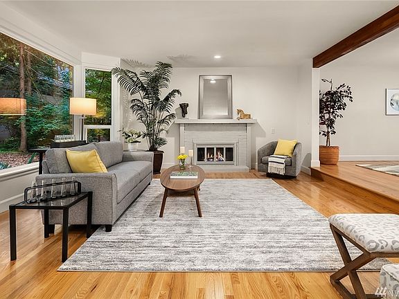4th image of 425 218th Ave NE