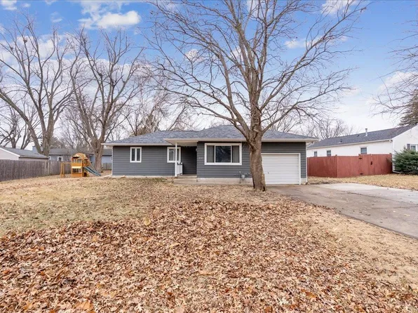 2307 Primrose Dr, Cedar Falls, IA 50613