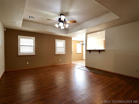3rd image of 2211 Hines Ct