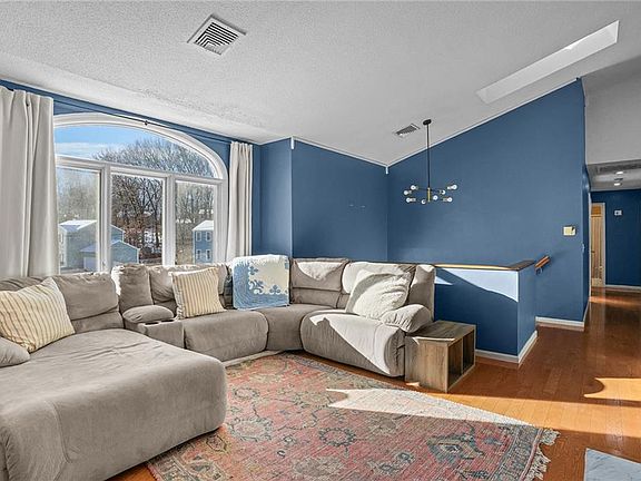 4th image of 25 Ivy Hollow Ct