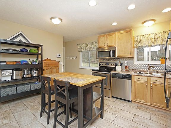 2nd image of 3663 Benhill Dr