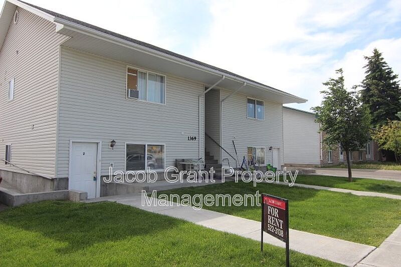 1st image of 1369 Elizabeth Cir #3