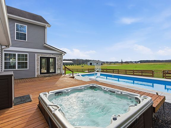 5th image of 246 Teal Ln