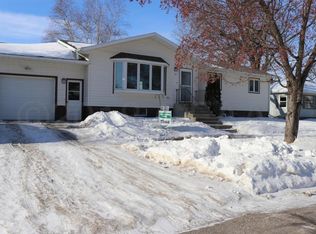 21 2nd St SE, Hillsboro, ND 58045