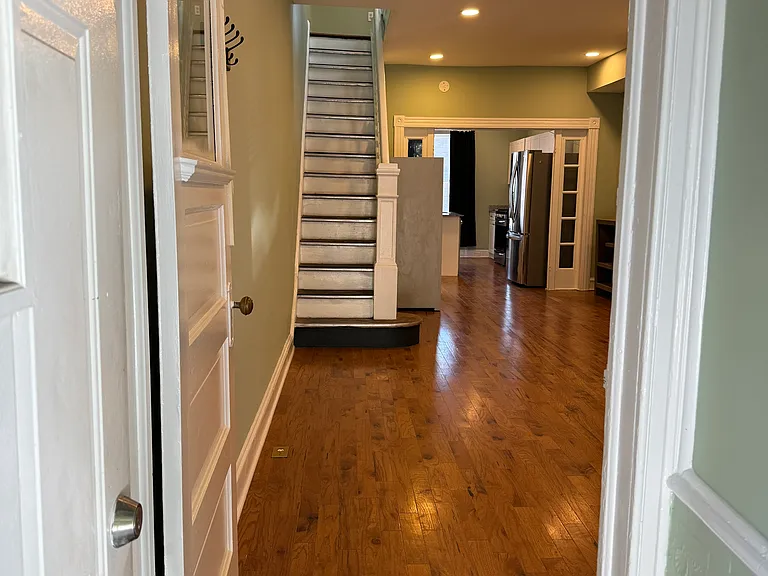 809 N Luzerne Ave — Photo 2