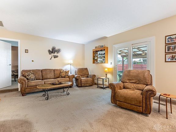 5th image of 881 Sunset Dr