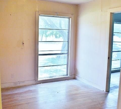4th image of 140 E Prof Powell Blvd