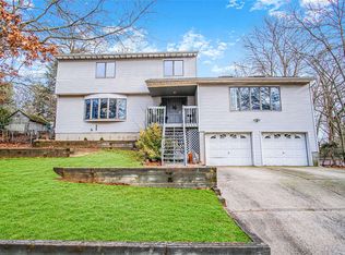149 Berkshire Dr, Farmingville, NY 11738