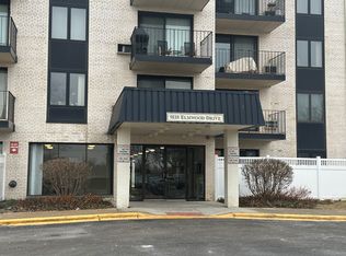 9118 W Elmwood Dr UNIT 1A, Niles, IL 60714