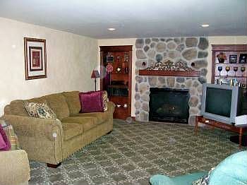 4th image of 15247 Armes Ct