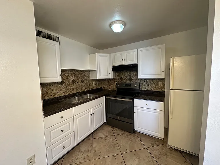 2159 S Winstel Ave #2159 — Photo 9