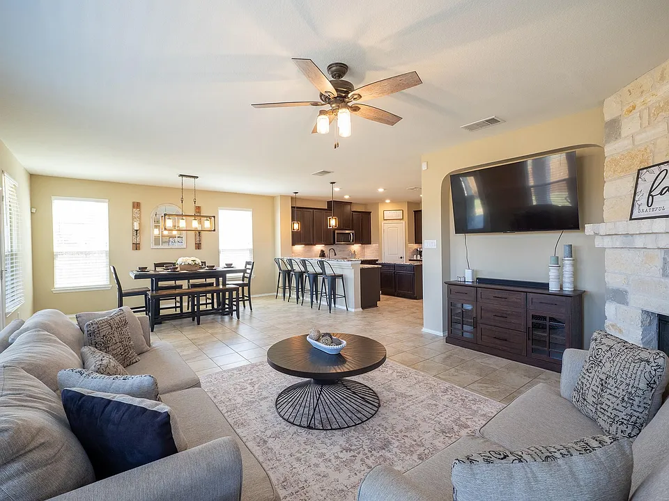 104 Rocroi Dr
