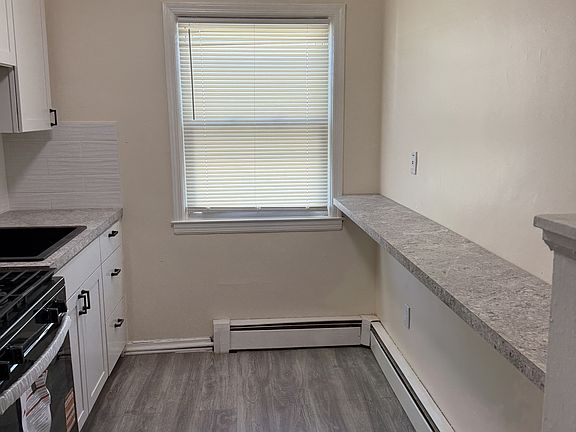 KITCHEN BREAKFAST BAR