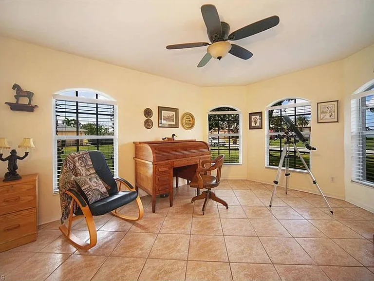703 SW Santa Barbara Pl — Photo 6
