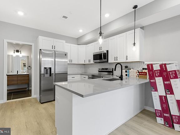 5th image of 919 N 15th St #1F