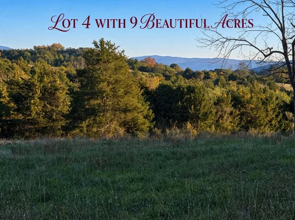 4 Berry Farm Rd, Staunton, VA 24401