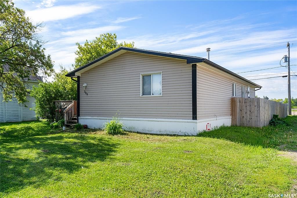 309 Burrows AVENUE W, Melfort, SK S0E 1A0 | MLS #SK975076 | Zillow