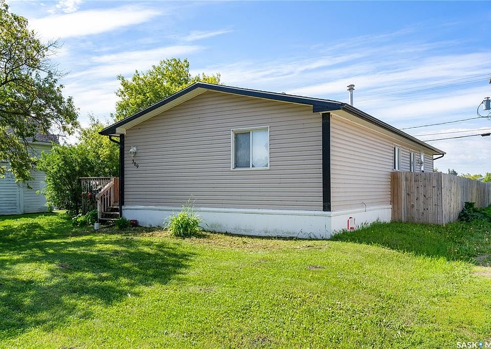 1st image of 309 Burrows AVENUE W