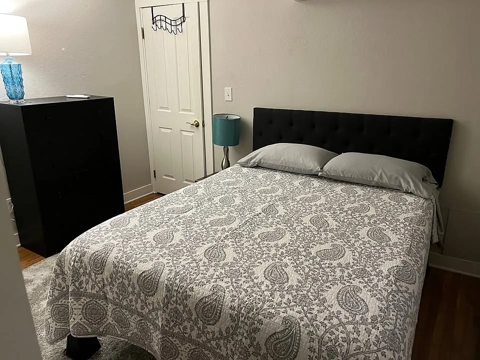 5 bed, 1900 sqft, $1,100 — Photo 4