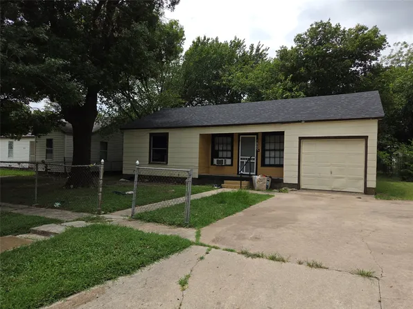 1805 Mill St, Gainesville, TX 76240